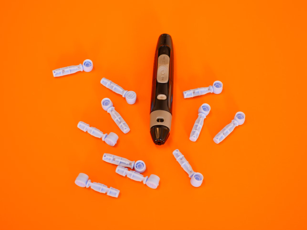 FreeStyle lancing device with lancets to obtain blood sample for glucose measurement 
