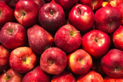 Quercetin for Menopause: Can This Flavonoid Help with Hormonal Balance & Weight Management?